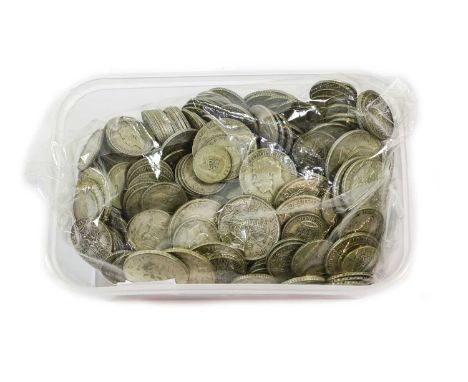Pre-1947 Silver halfcrowns, shillings, sixpences etc., gross weight 2608.6g, many examples in a collectable grade.