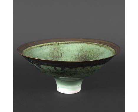 DAME LUCIE RIE (AUSTRIAN/BRITISH 1902-1995) - PORCELAIN FOOTED BOWL. (d) A large porcelain bowl, with an apple green and mott