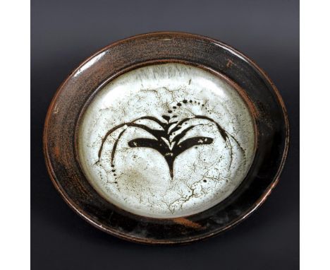 DAVID LEACH (1911-2005) - LARGE STONEWARE DISH FOR LOWERDOWN POTTERY. (d) A large dish with a Willow Tree motif against a dol