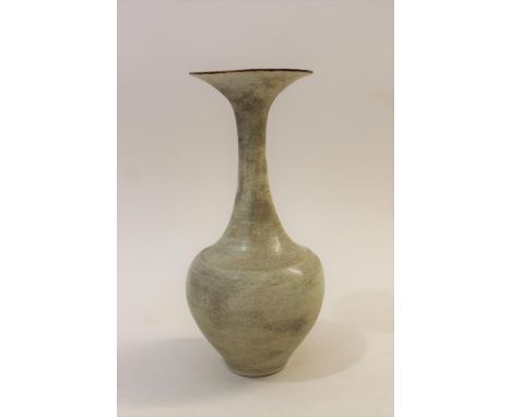 DAME LUCIE RIE (AUSTRIAN/BRITISH 1902-1995) - PORCELAIN FLARED VASE. (d) The vase with a flared rim and slender tapering neck