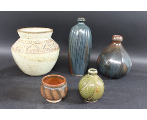 MUCHELNEY POTTERY - STUDIO POTTERY ITEMS. A mixed group including a large glazed vase with incised zig zag design (22.5cms hi