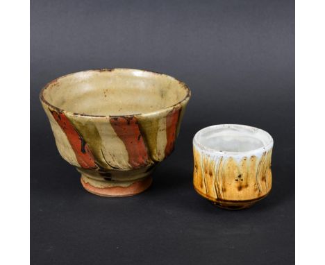 MIKE DODD (B1943) - STONEWARE BOWL & YUNOMI CUP. (d) A stoneware bowl of flared form, with a celadon glaze and vertical bands