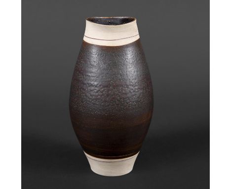 DAME LUCIE RIE (AUSTRIAN/BRITISH 1902-1995) - SMALL PORCELAIN VASE. (d) A small vase with curved sides, the majority of the v