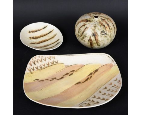 LAUREL KEELEY (B 1952) - STONEWARE DISH & OTHER ITEMS. (d) Including a square shaped dish with rounded ends, decorated with f