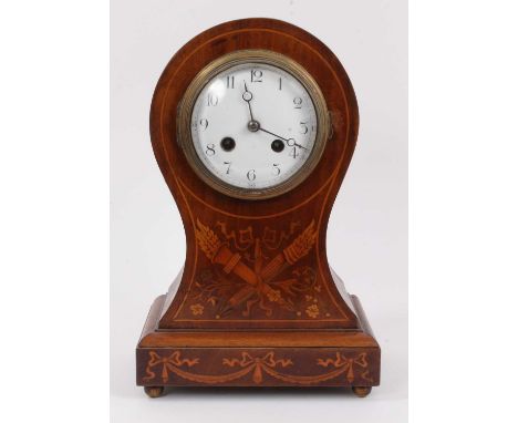 Edwardian mantel clock with 8 day striking movement, the circular white enamel dial with Arabic numerals, in a mahogany ballo