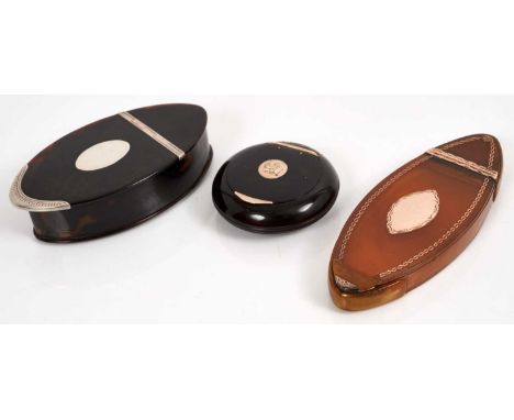 George III gilt mounted horn snuff box, of navette form, 10cm long, together with two similar tortoiseshell snuffs. (3)Horn s