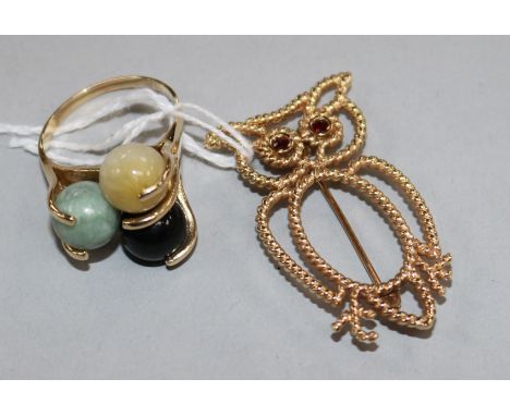 A 14ct gold owl brooch and a 14ct gold and triple hardstone sphere ring.