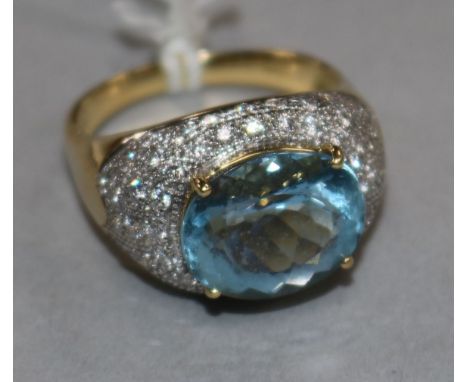 A modern 18ct gold, aquamarine and diamond cluster ovoid dress ring, size R.