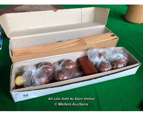 X1 SET OF VINTAGE BILLIARD TABLE BOWLS