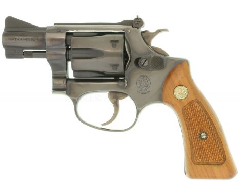   LL 2", brünierte Ganzstahlwaffe, 6-schüssig, DA-Abzug. Mikrometervisierung mit Rampenkorn. Hammer und Abzug buntgehärtet. N