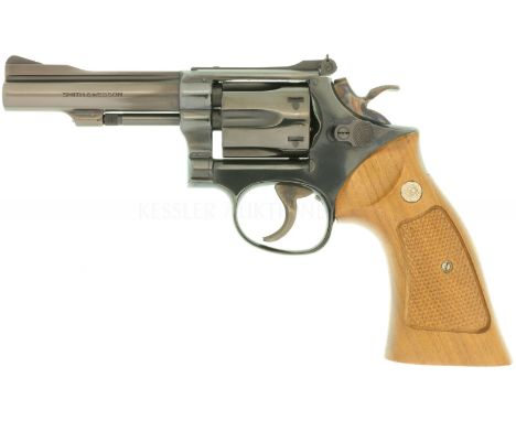  LL 4", brünierte Ganzstahlwaffe, DA-Abzug, Mikrometervisierung, Rampenkorn. Trommel mit 6 Kammern, Abzug und Hammer buntgehä