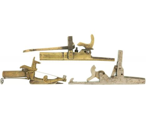  1. Selbstschussanlage, Bohrung 9.5mm, LL 44mm, TL 147mm, Messingkonstruktion. Hammer sig. "Isabey, F, Breveté". 2. Selbstsch