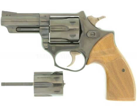  LL 3", TL 210mm, brünierte Ganzstahlwaffe, DA-Abzug. Kimme im Rahmen integriert, Rampenkorn. Hammer und Abzug bunntgehärtet.