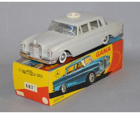Gama 407 Mercedes 220S in white. (Boxed)