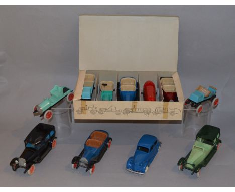 11 plastic model vehicles by INGAP (Italy) - including a trade box for Serie 705 Old Timers.