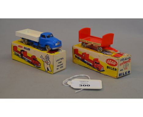 Two Lego Biler plastic vehicles: #1253 Lastbil med vippelad with blue cab and white trailer; #1252 Esso Bedford Trailer in re