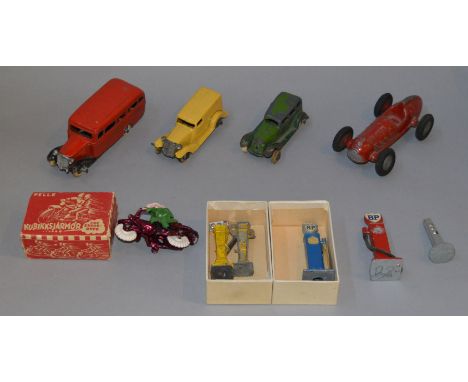 Mixed lot of metal models: Boxed PELLE MOTOR-SYKKEL, a B.P. LEGETOJ racing car, 3 K A BIRK & Co METALLO KOBENHAVN models, plu
