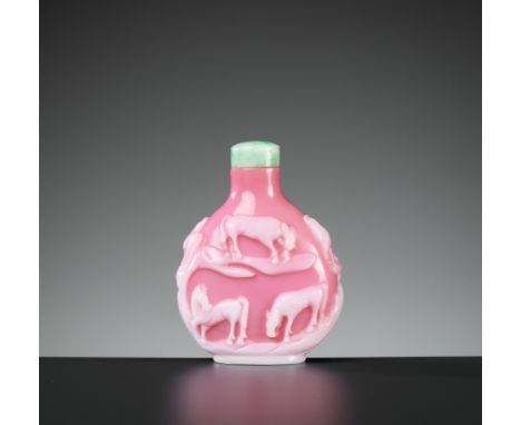 AN OVERLAY GLASS 'EIGHT HORSES OF MU WANG' SNUFF BOTTLE, 1800-1850China. Of compressed globular form with an oval foot ring, 