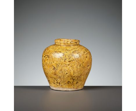 AN AMBER-GLAZED MARBLED POTTERY JAR, TANG DYNASTYChina, 618-908. Finely potted, the body formed of two sections meeting at th