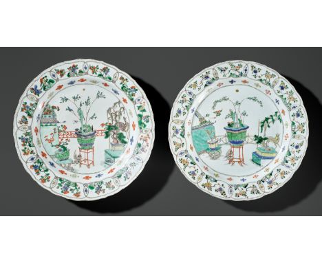 A PAIR OF LARGE BARBED RIM FAMILLE VERTE CHARGERS, KANGXI PERIODChina, 1661-1722. The large porcelain dishes with sides risin