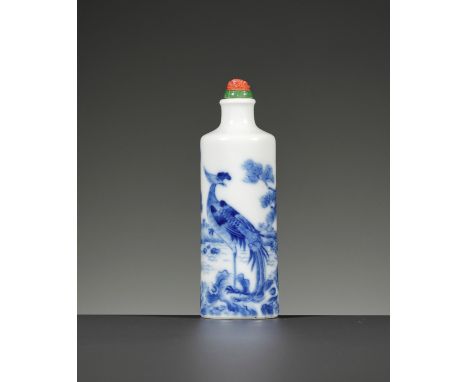 A BLUE AND WHITE PORCELAIN SNUFF BOTTLE, 19TH CENTURYChina. The cylindrical bottle painted in blue and white with a continuou