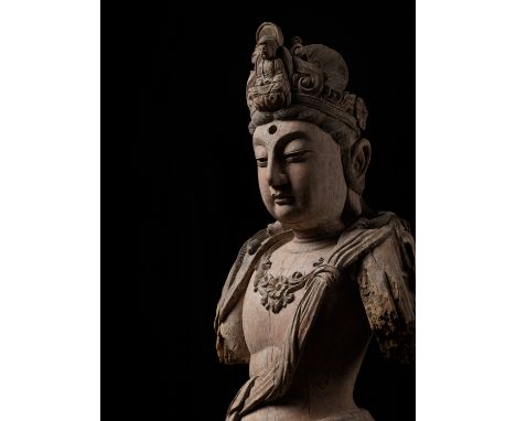 A MONUMENTAL WOOD STATUE OF GUANYIN, QING DYNASTYChina, 1644-1912. Finely carved standing, wearing a loose flowing robe falli