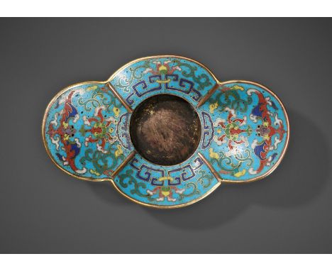 A GILT-COPPER CLOISONNE QUADRILOBED CUP STAND, 18TH CENTURYChina. Finely decorated in bright enamels to the interior and exte