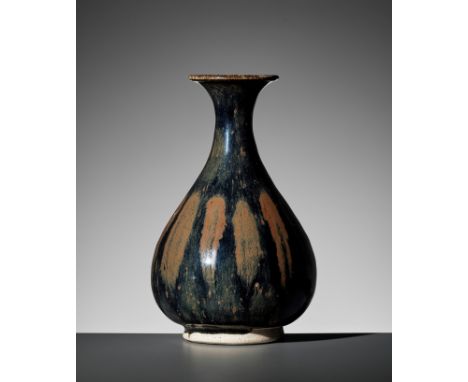 A RARE SMALL HENAN BLACK-GLAZED RUSSET-SPLASHED YUHUCHUNPING, NORTHERN SONG TO JIN DYNASTYChina, 960-1234. The pear-shaped bo