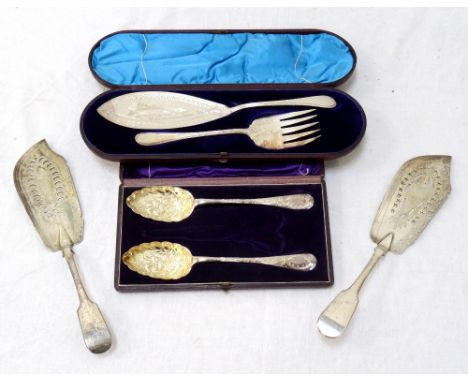 WILLIAM IV SILVER HANDLED FISH SERVERthe shaped pierced blade decorated with stars around a fish, Edinburgh 1839; a Victorian
