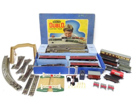 VINTAGE 'HORNBY DUBLO ELECTRIC TRAIN' (Meccano Ltd.)Suburban Passenger Train with B.R.Standard 2-6-4 Tank Locomotive Class 4,