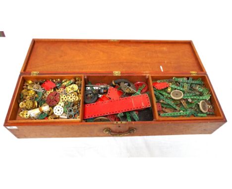 LARGE SELECTION OF VINTAGE MECCANOcomprising red and green pre drilled metal plates, wheels, pulley wheels, gears and other i