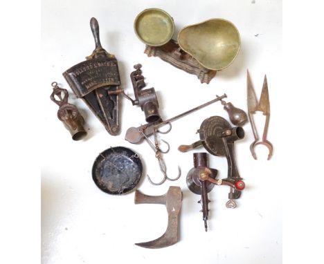 COLLECTION OF VINTAGE KITCHENALIAincludes two 'Follows & Bate Ltd. Manchester' marmalade cutters, 'The Wonder Shredder', hook