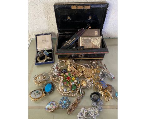 Engine turned hallmarked Sterling silver cigarette case initialled C.D and a collection of costume jewellery and brooches, et