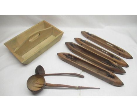 Loom shuttles, pine cutlery tray and two wooden spoons 