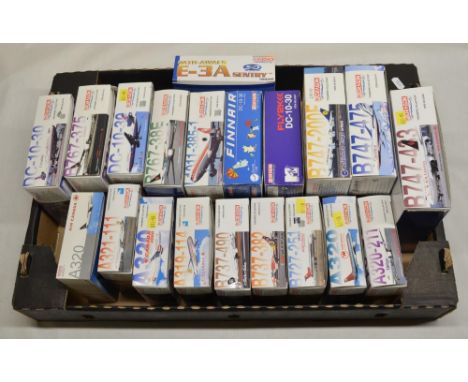 Nineteen boxed 1/400 scale diecast boxed Dragonwings airliner models, 747-400, DC-10, 767 etc 