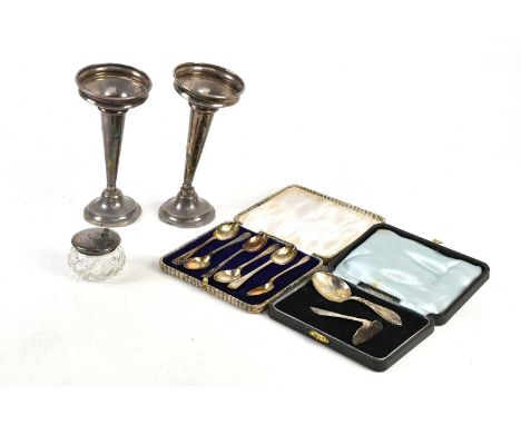 WALKER & HALL; a cased set of six George V hallmarked silver teaspoons, Sheffield 1933, a two piece hallmarked silver christe