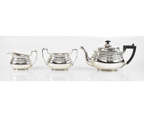 CHAMBERLAIN CLARKE PARTNERSHIP; a George V three piece tea service, London 1910, combined approx 42.69ozt/1327.8g (3).