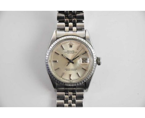 ROLEX; a gentleman's vintage Oyster Perpetual Datejust stainless steel wristwatch, with baton markers to the circular dial, c