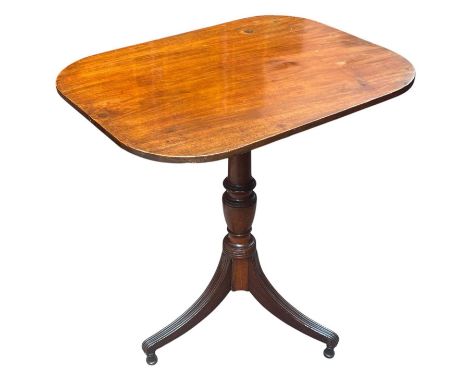 An early 19th century mahogany tilt-top occasional table, on tripod base, height 72cm.