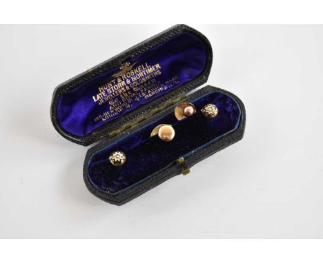 A Hunt &amp; Roskell, Late Storr &amp; Mortimer, jeweller's box containing a 15ct yellow gold button stud (approx 1g) and a 9