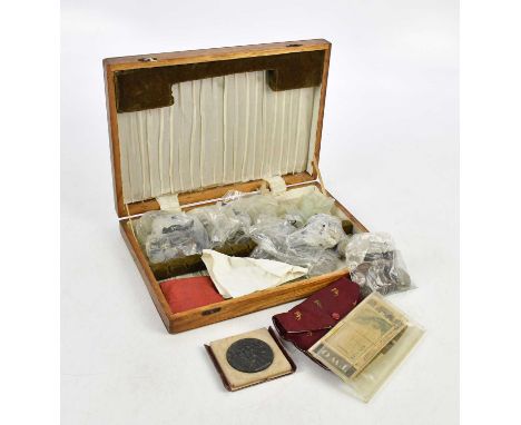 A mixed collection of coinage, including mid 20th century foreign coins, British coins and commemoratives, with a Lusitania E