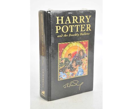 ROWLING (J.K), HARRY POTTER AND THE DEATHLY HALLOWS, deluxe edition, in unopened cellophane (1).