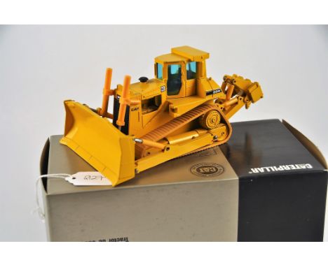 NZG MODEL 233 CAT D8N TRACK TYPE TRACTOR SCALE 1:50 VGC