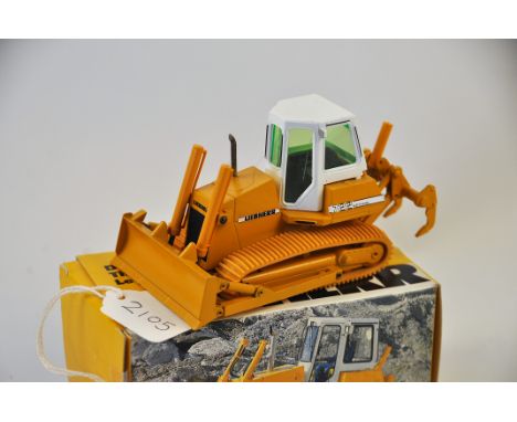 LIEBHERR THE CRAWLER TRACTOR PR 722 LITRONIC IN BOX VGC 