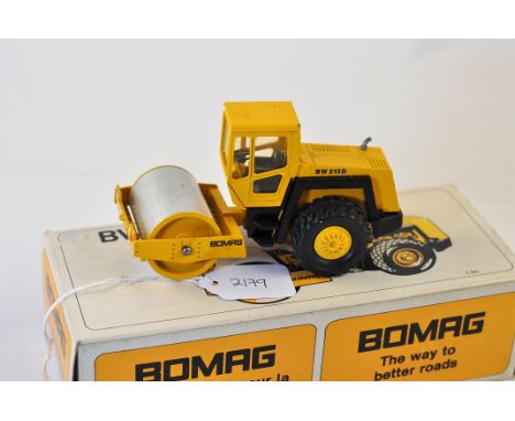 CONRAD MODEL 2710 BOMAG 213D ROLLER SCALE 1:50 VGC