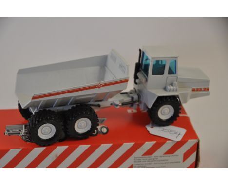 NZG MODEL 301 O&K ORENSTEIN & KOPPEL D 23.2 TIPPER TRUCK WHITE AND RED SCALE 1:50 GC