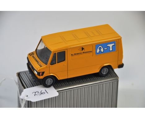 CONRAD MODEL 3064 MERCEDES BENZ VAN CATERPILLAR A-T 207D 208 SCALE 1:50 gc 