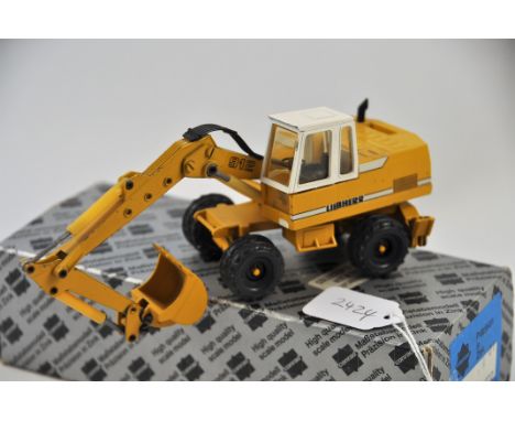 CONRAD MODEL 2822 LIEBHERR 912 HYDRAULIC EXCAVATOR SCALE 1:50 GC