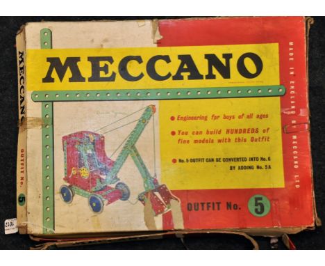 MECCANO OUTFIT NO.5 WITH  ORIGINAL BOX AND INSTRUCTION MANUAL INCLUDED. SOME DAMAGE TO THE BOX G/C 
