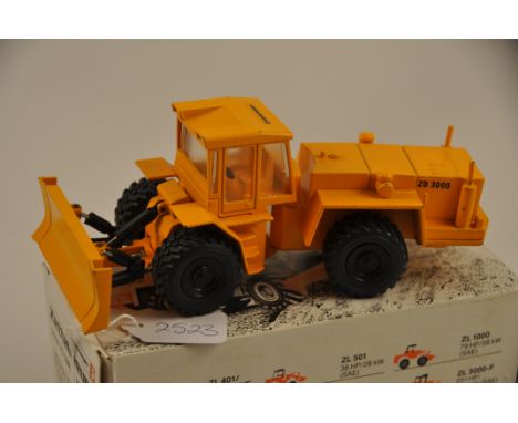 NZG MODEL 197 ZETTELMEYER DOZER ZD 3000BULLDOZER SCALE 1:50 GC CHIPS TO PAINT WORK